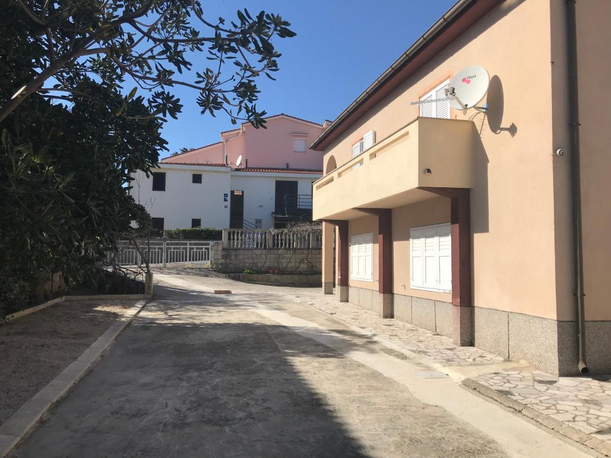 Summer Rooms Baska מראה חיצוני תמונה