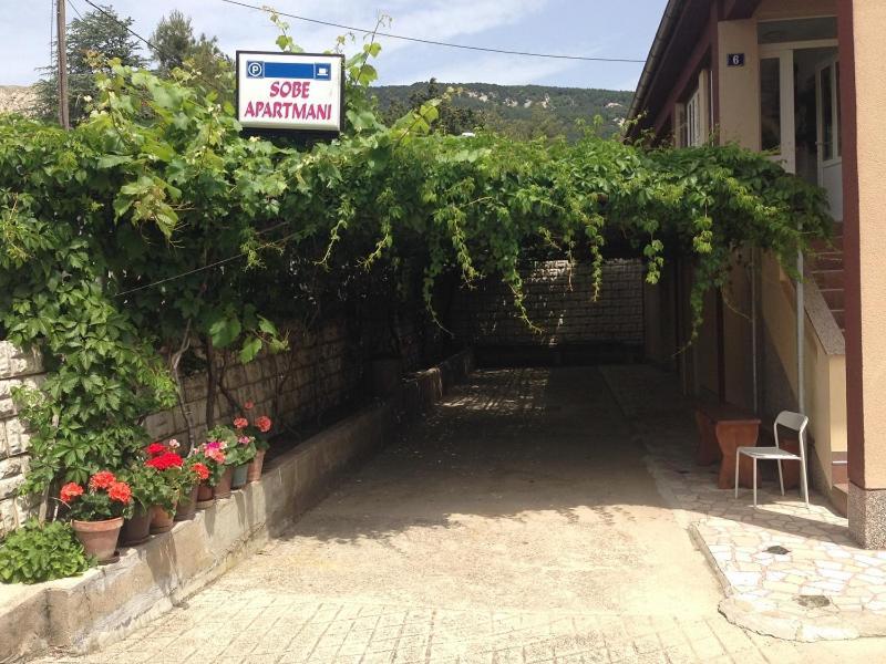 Summer Rooms Baska מראה חיצוני תמונה